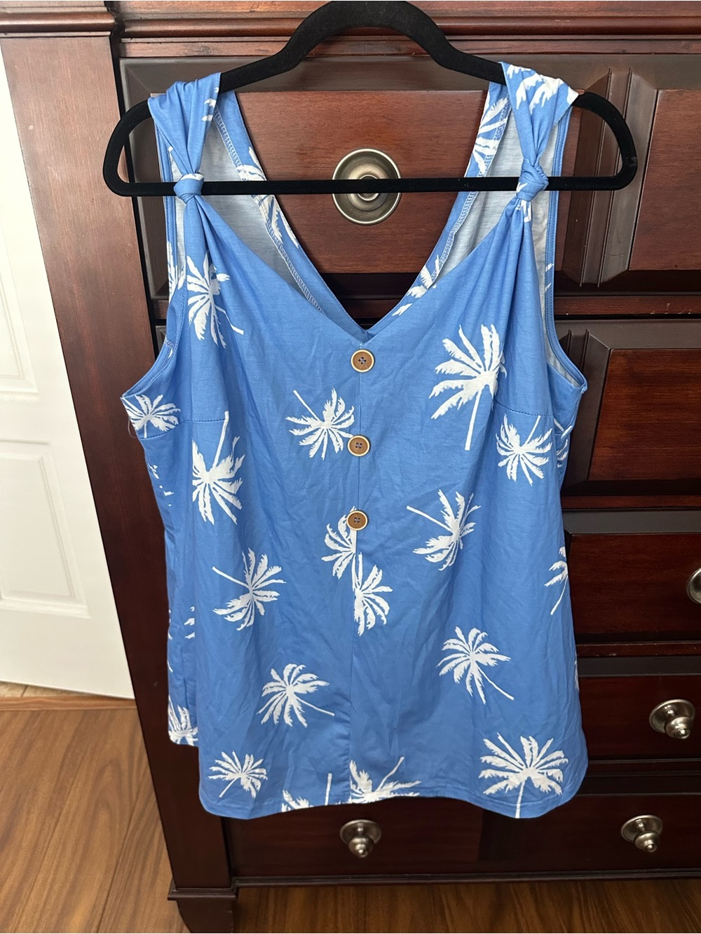 Light Blue Palm-Print Sz XL Sleeveless Button Front Top